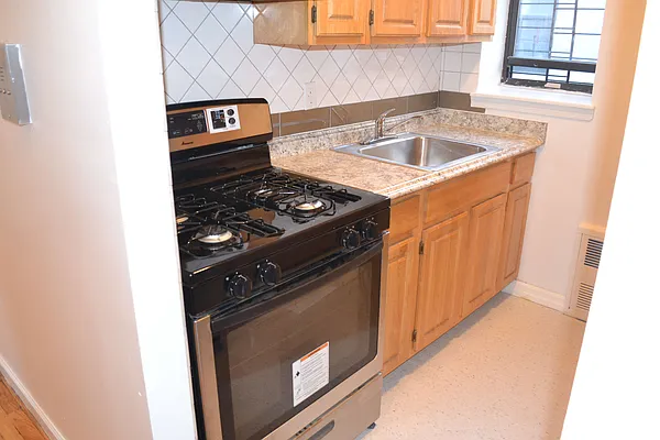 Sold by Urbanite Realty Inc | media 19