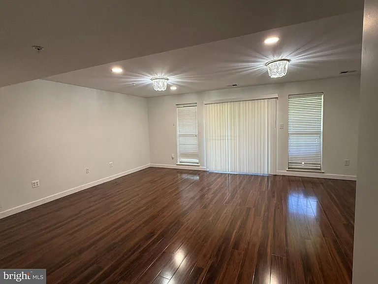 7581 Taunton Ct — Photo 37