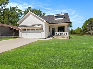 624 S Winding Dr, Waterford, MI 48328