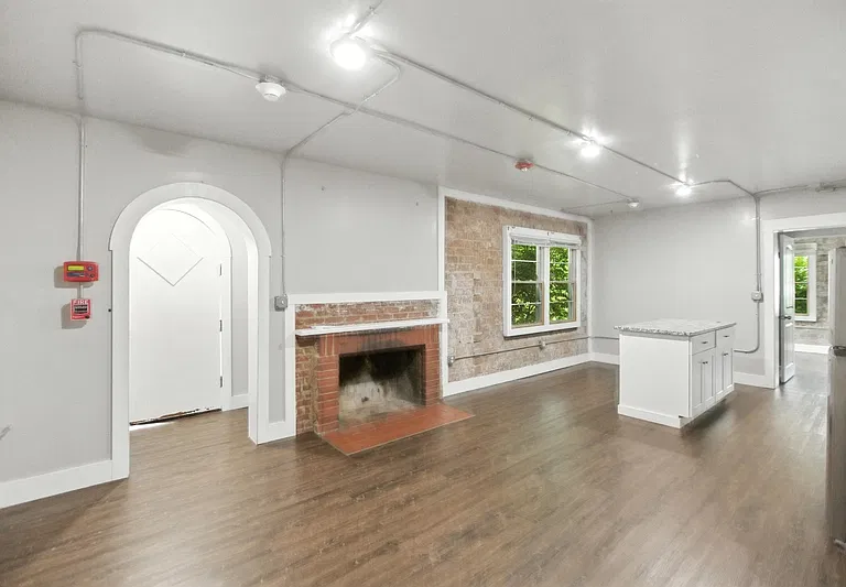 616 W Maple St #6 — Photo 5