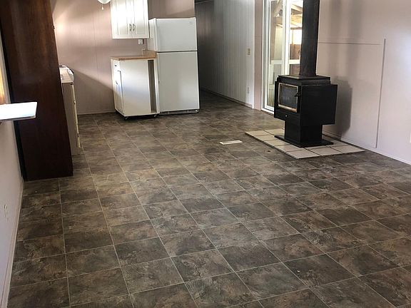 2nd image of 5 Country Court Ln