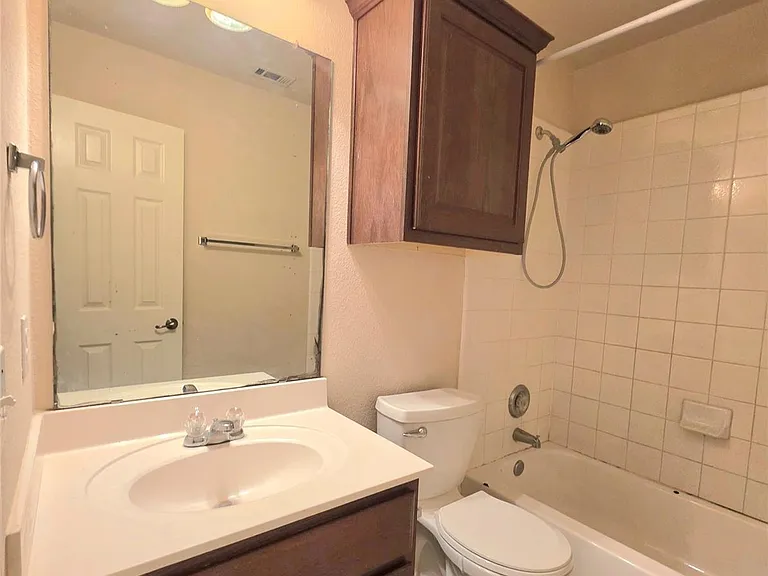2215 Conway Cv — Photo 21