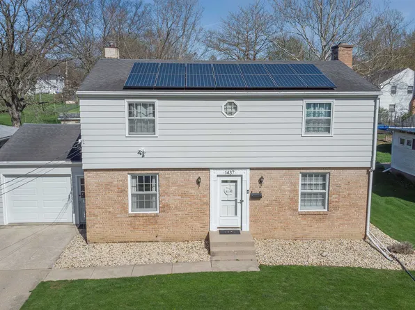 1437 S Walnut Ave, Freeport, IL 61032