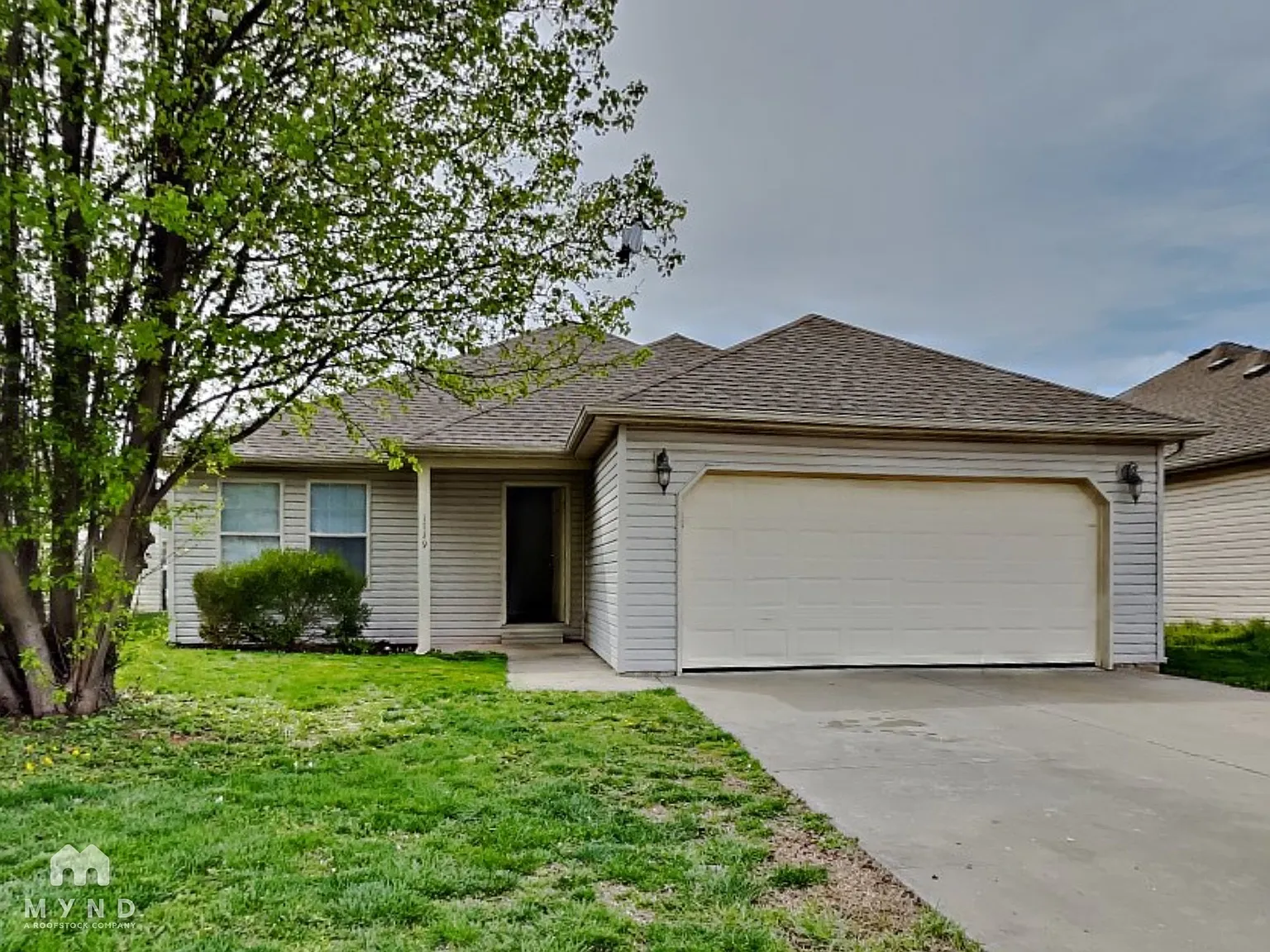 3 bed, 2.0 bath, 1445 sqft, $1,599 — Photo 1