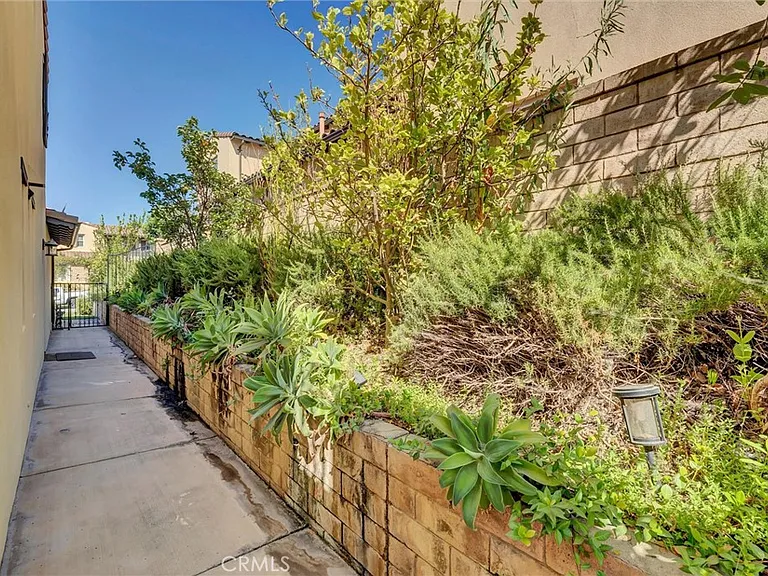 510 E Viewcrest Dr — Photo 53