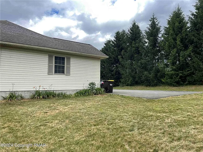 2403 Route 115 — Photo 17