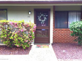 20 Farmingdale Ct, Red Bank, NJ 07701