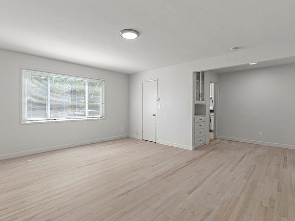 3rd image of 596 S 6th St #596