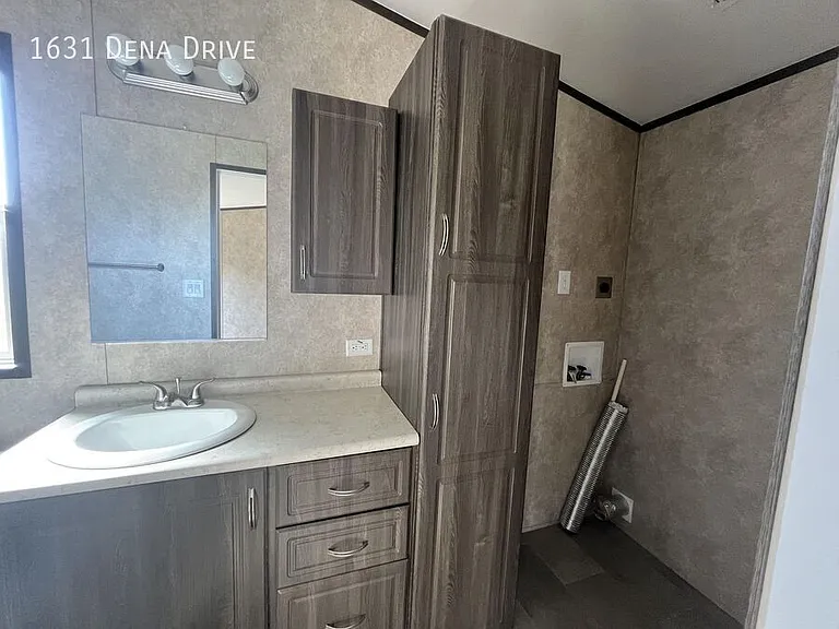 1631 Dena Dr — Photo 6