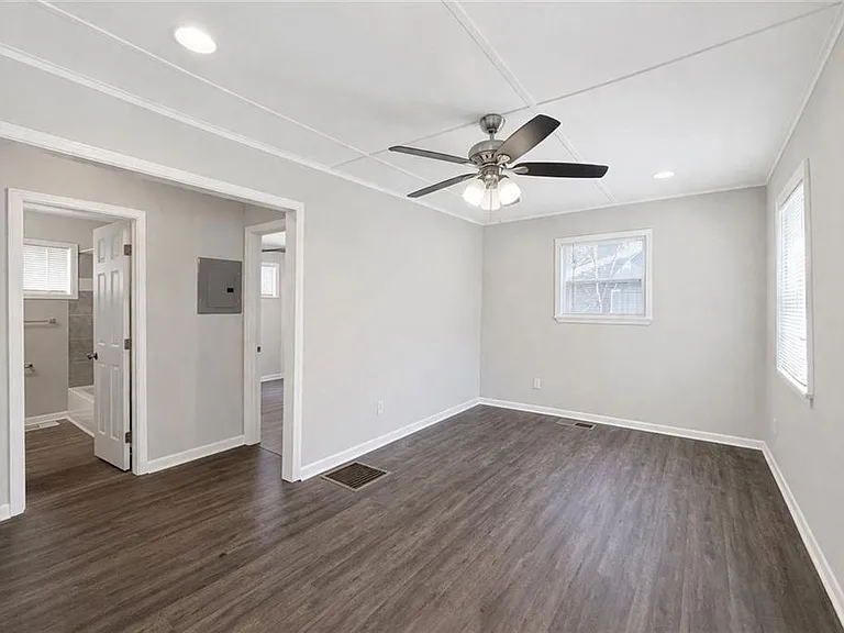 2146 Brookview Dr NE — Photo 3