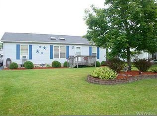 6717 Minnick Rd, Lockport, NY 14094