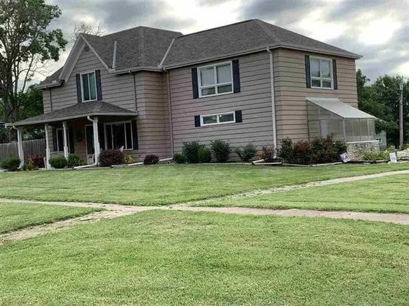 102 N Mulberry St, Eureka, KS 67045