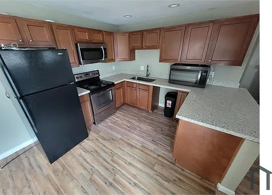 3 bed, 1400 sqft, $2,500 — Photo 2