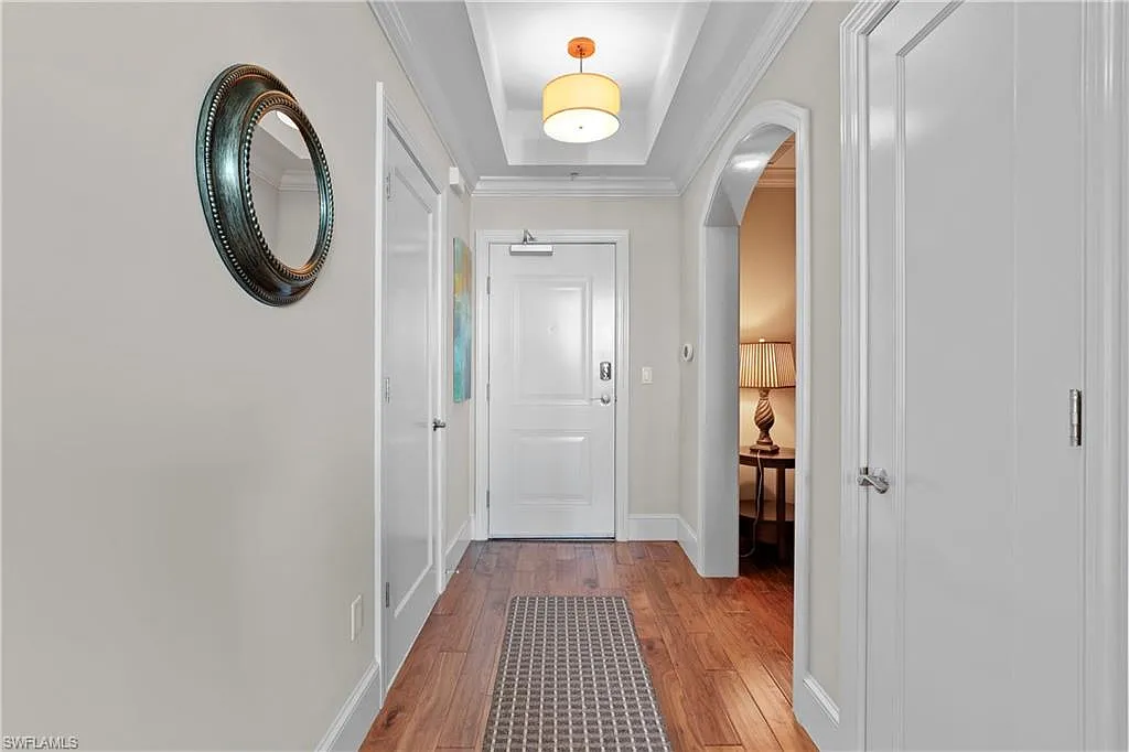 1 bed, 1.5 bath, 1484 sqft, $5,500 — Photo 2