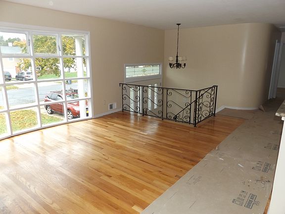 4th image of 87 Ashland Dr