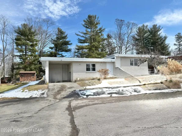 59 Birch Hill Ln, Dallas, PA 18612