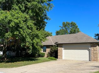 912 N Crane Ct, Nixa, MO 65714
