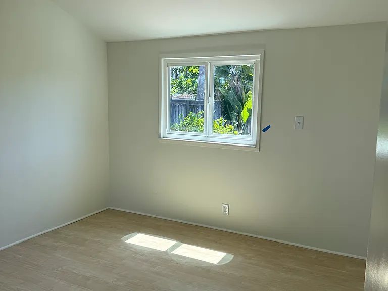 211 Trafalgar Ln — Photo 8