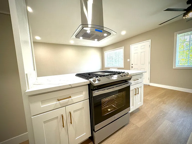 321 N Macneil St — Photo 20