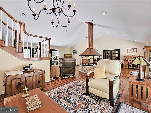 4th image of 375 Mount Zion Rd