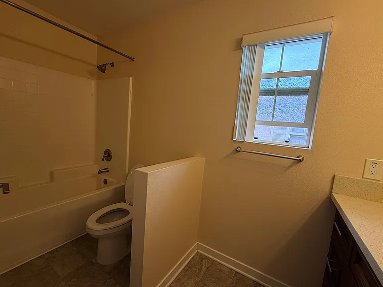 242 S Redwood Ave — Photo 6