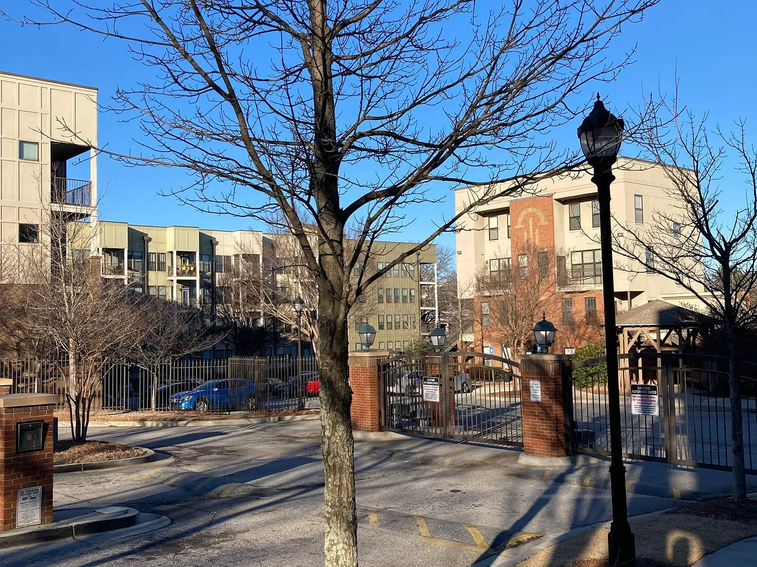 898 Oak St SW — Photo 2