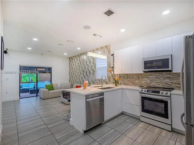 8805 NW 103rd Pl — Photo 14