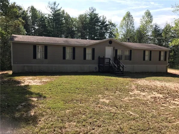 313 Webster Rd, Mount Airy, NC 27030