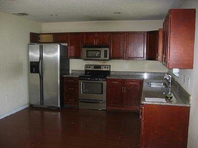 1st image of 907 SW 15th St #907