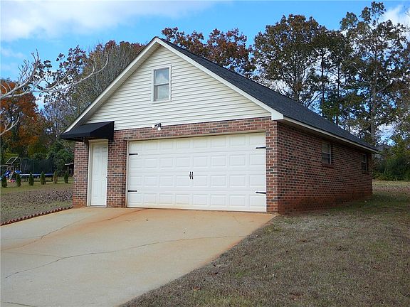 3rd image of 1015 Ladys Ln