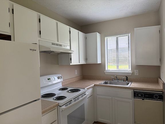 4th image of 42 Countryplace Ln