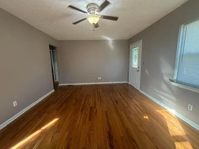 3 bed, 1.5 bath, 1069 sqft, $1,500 — Photo 3