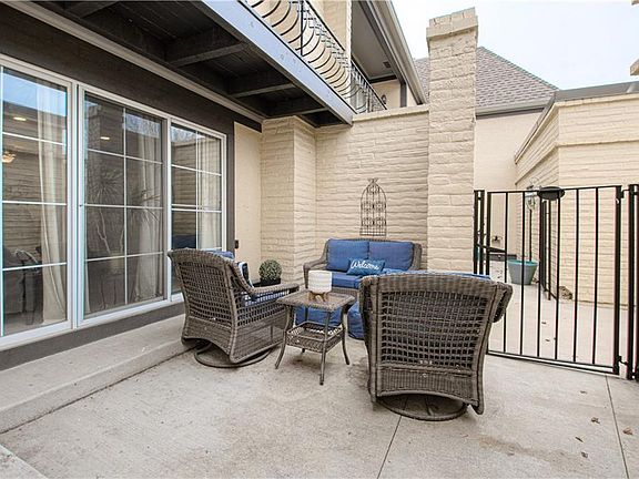 4th image of 6739 W 108th Ter