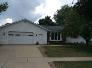 1261 Meadow View Ln, De Pere, WI 54115