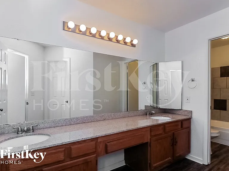 19229 N 6th St — Photo 11