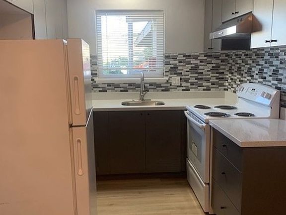 5th image of 935 Ravenscourt Ave Unit 1
