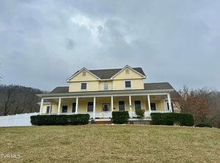 233 Shephards Chapel Rd, Rogersville, TN 37857