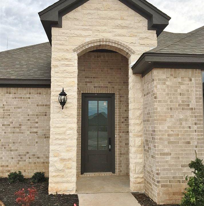 2nd image of 1700 Eagle Ridge Cir