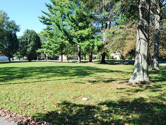 3rd image of 110 Oaks Dr