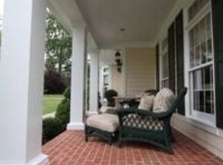 7728 Greentree Rd, Bethesda, MD 20817