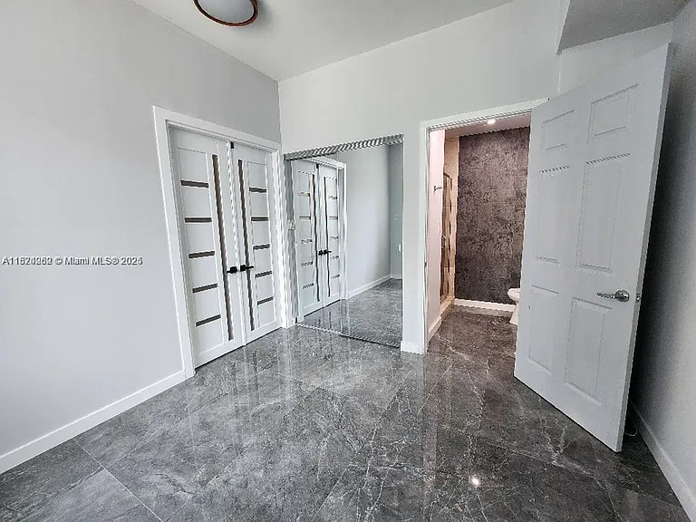 2146 Van Buren St #403 — Photo 7