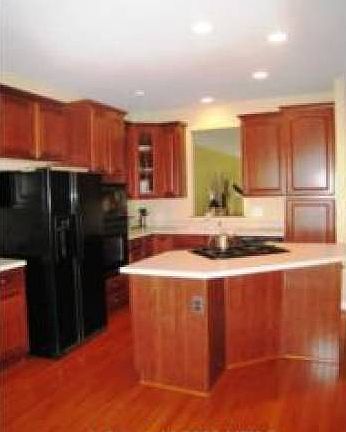 Gourmet Kitchen w/ Island