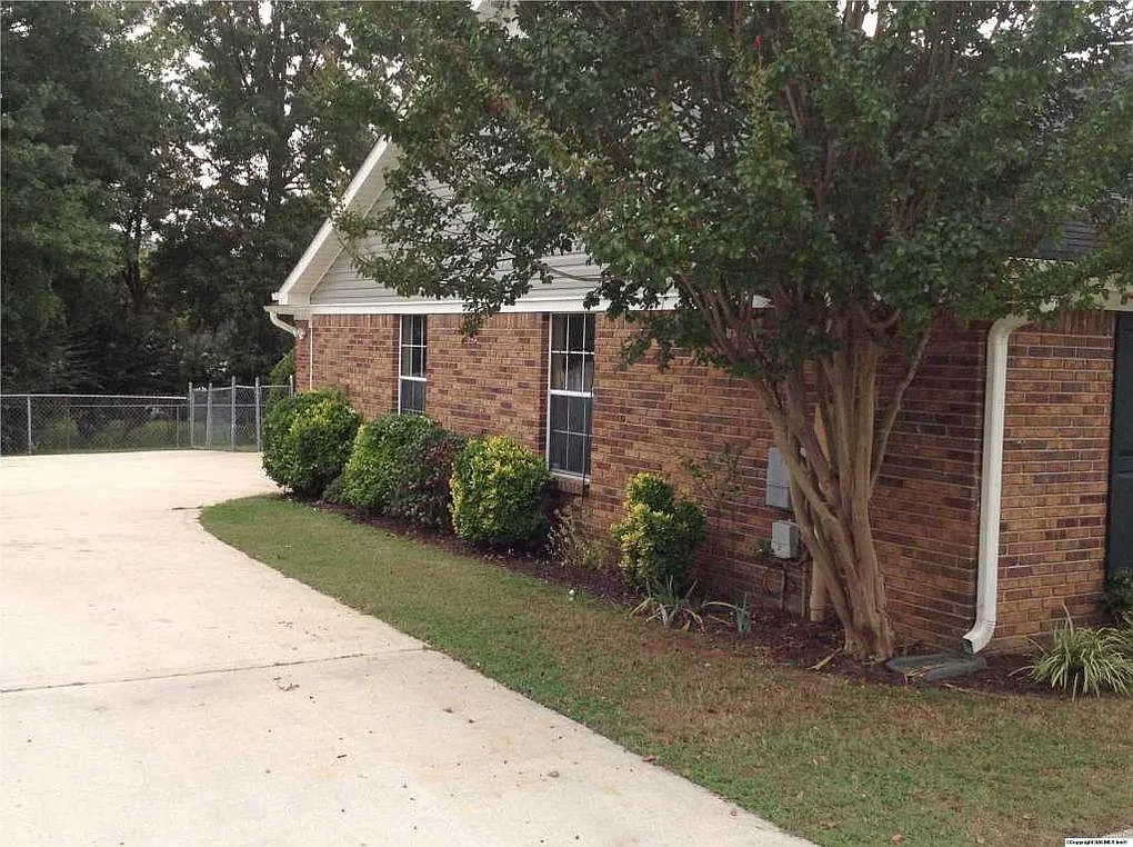 2513 Weatherstone Rd SE — Photo 2