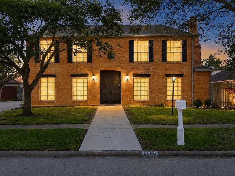 8006 Albin Ln — Photo 2