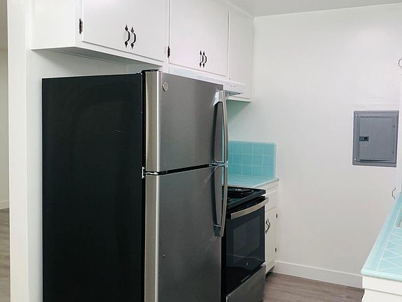 5th image of 2501 Beverley Ave #10