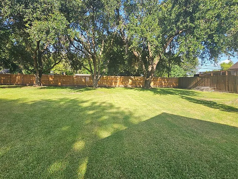 2612 Primrose Dr — Photo 12
