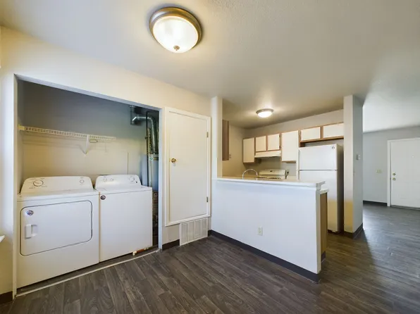 Willow Creek Apartments & Townhomes