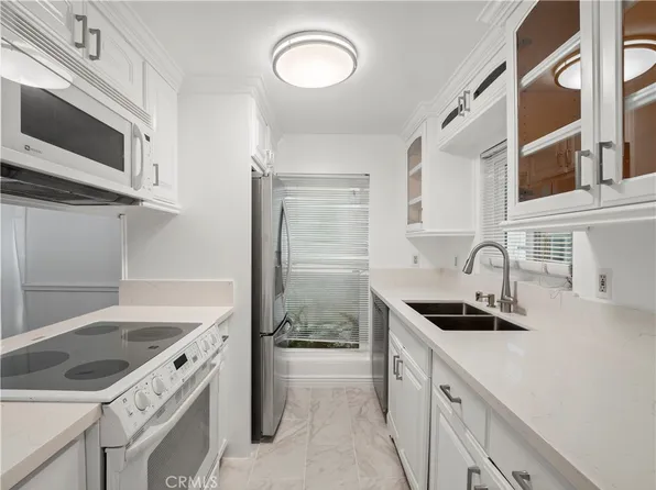 18411 Hatteras St Unit 138, Tarzana, CA 91356