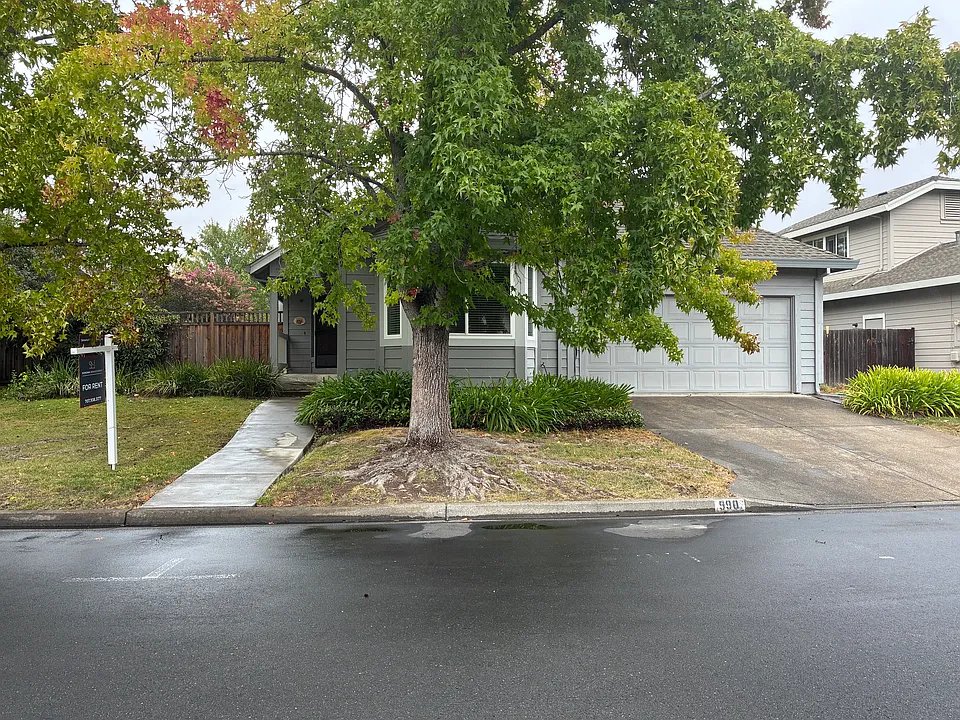 590 Gregory Cir