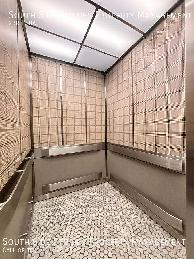 Exceptional Penthouse With 14' Ceilings, Elevator, Prime King Dr. Location in Bronzeville! — Photo 4